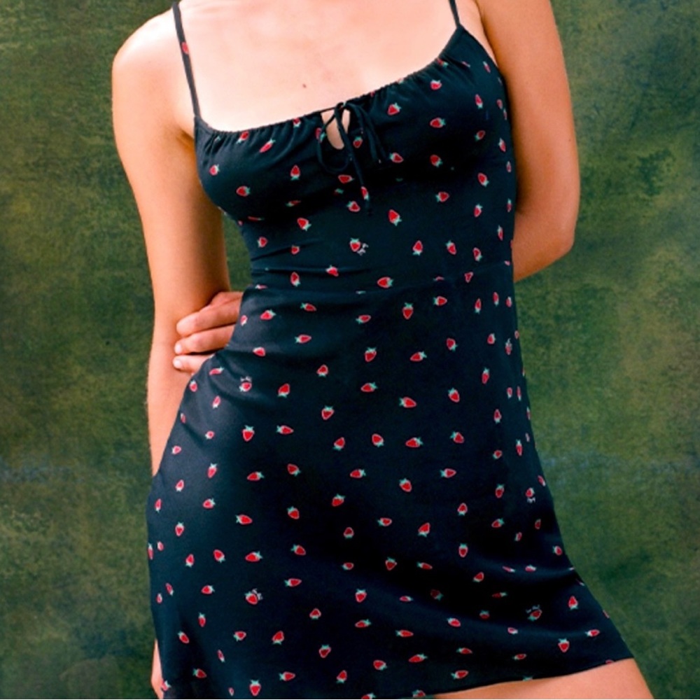 The Inez In Black Strawberry